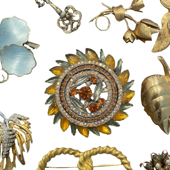 Vintage Pin Collection - Picture 2 of 6